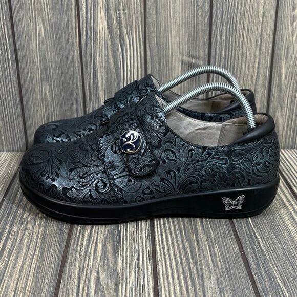 ALEGRIA Joleen Navy Swish Clog Shoe Slip On Tooled Floral Embossed Sz 40 Leather - Picture 4 of 9